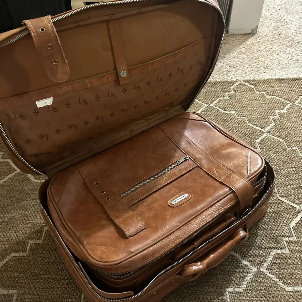 Vintage World Traveler 2-Piece Leather Nesting Luggage Set Good Pre Owned Set!